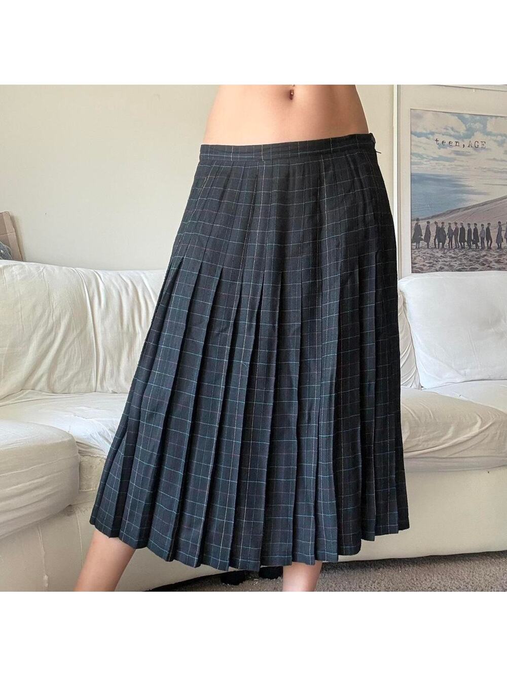 Black rainbow plaid pleated